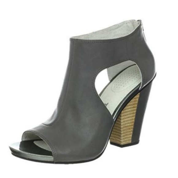 Tsubo Shoes - TSUBO Elephant Gray Salis Leather Cut Out Pump